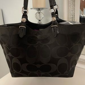 Coach signature canvas shoulder bag